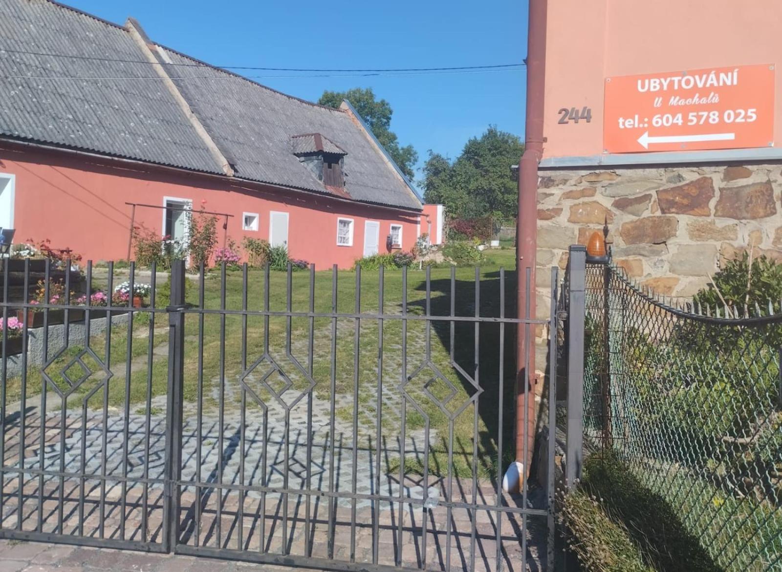 Ubytování u Machalů Leskovec Nad Moravici Exterior foto